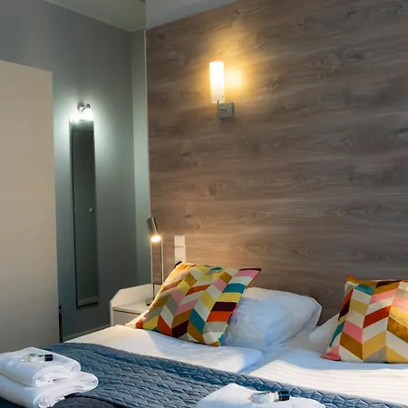 לינה וארוחת בוקר Flaming 3*