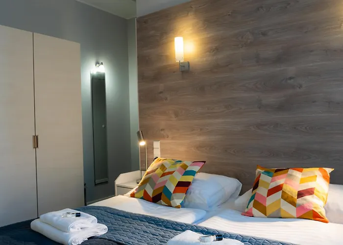 לינה וארוחת בוקר Flaming 3*